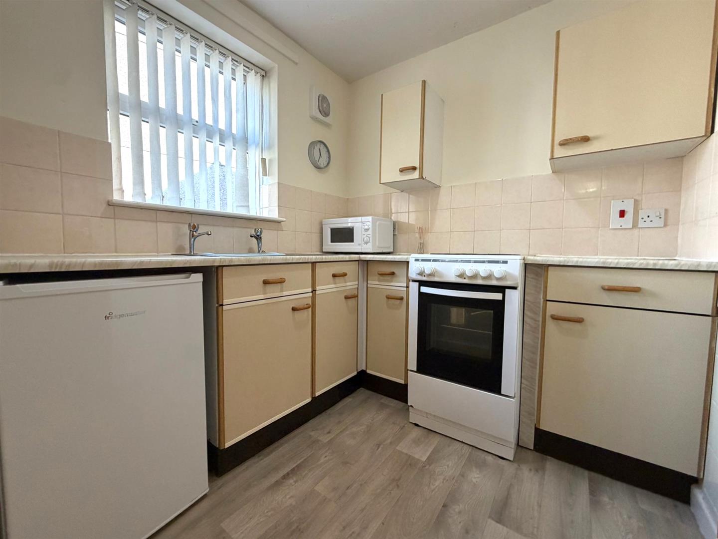 Dumbarton House Court , Bryn Y Mor Crescent, Swansea, SA1 4QX